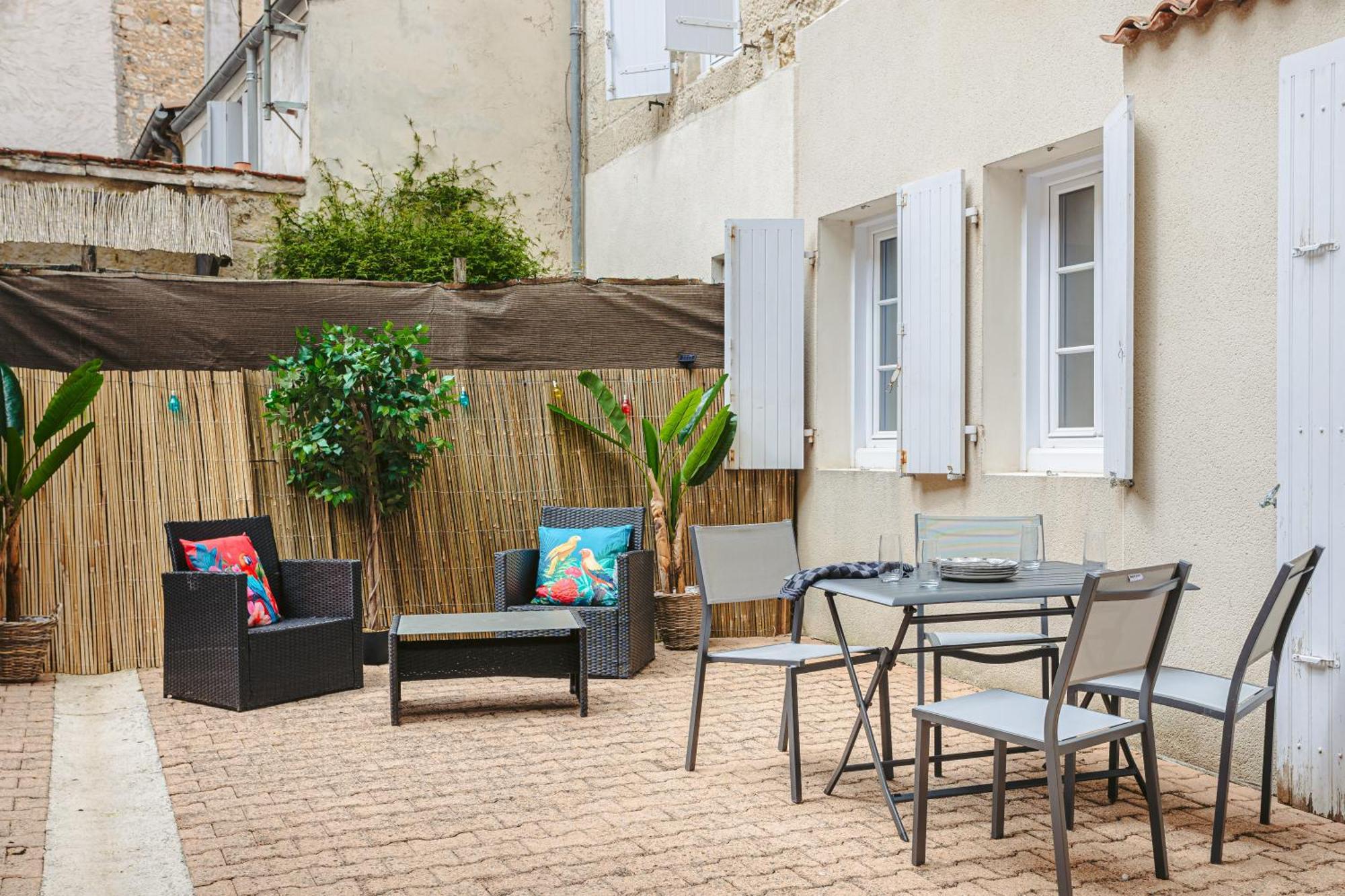 Olympia - Terrasse - Parking Gratuit - Centre Ville - Rez De Chaussee - Fibre Tv 4K Saintes Zewnętrze zdjęcie